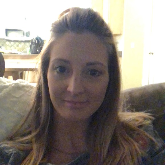 Meet your Posher, Olivia - Picture 1 of 1